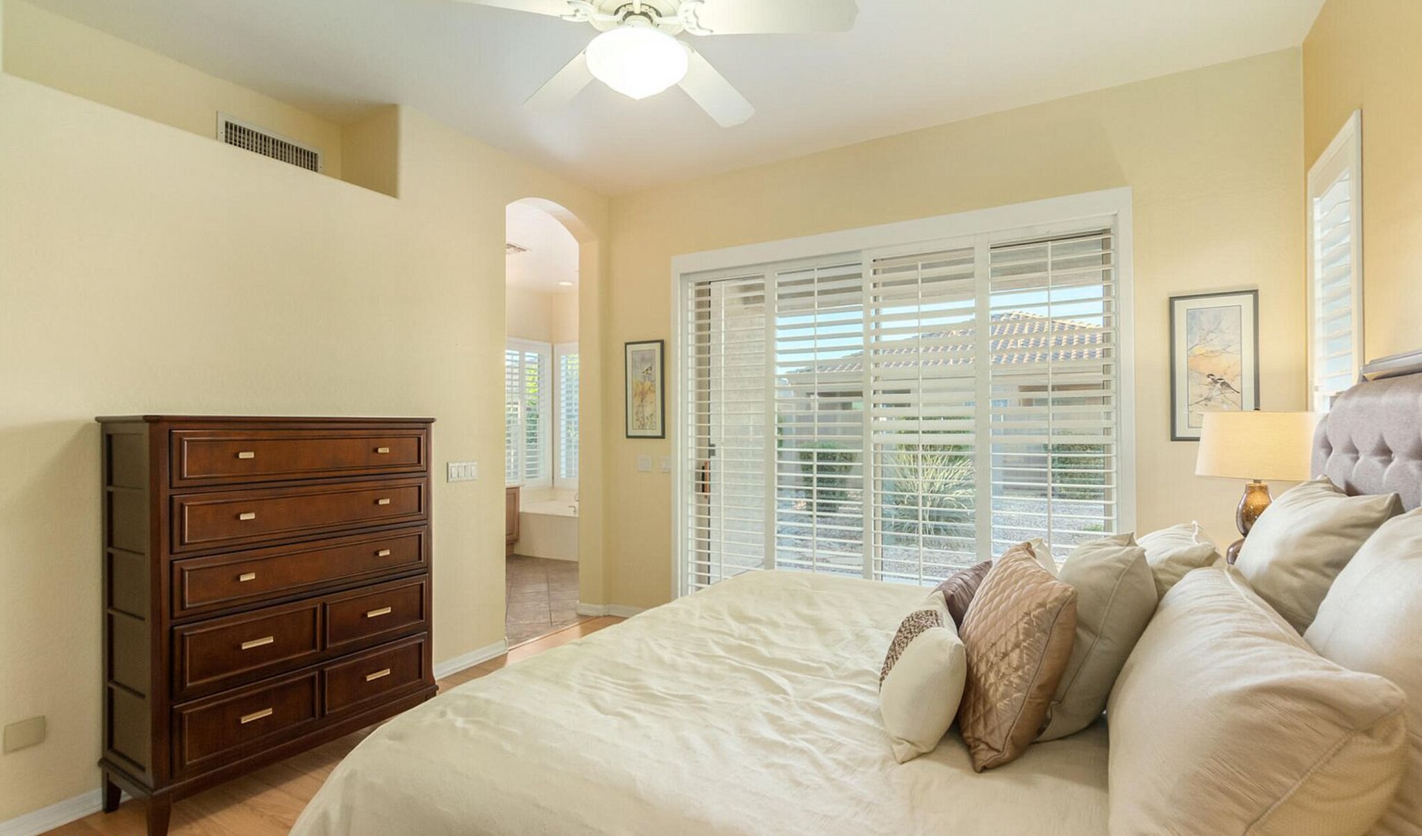 Building Photo - 892 W Raven Dr