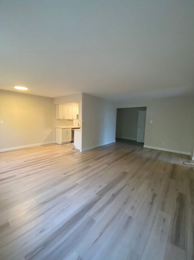 Building Photo - Beautiful 3Bed/1Bath in the Grove