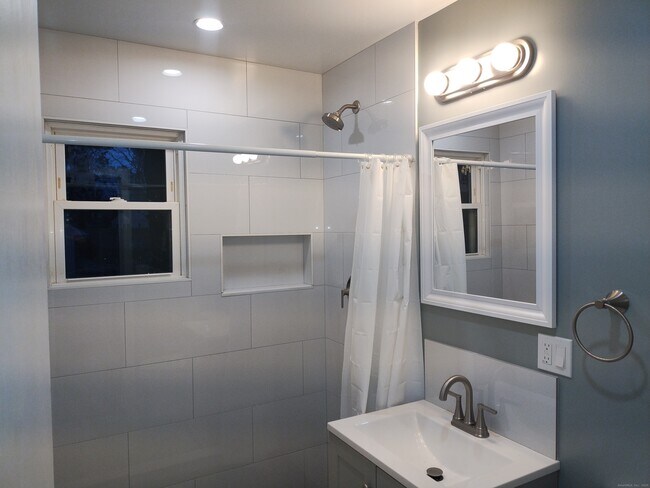 Building Photo - 48 Dupont Pl