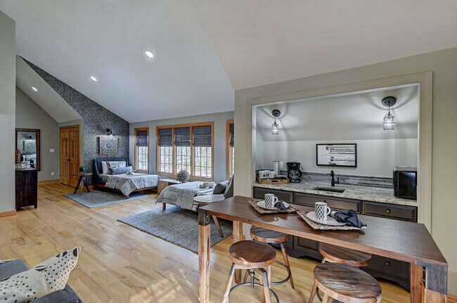 Building Photo - 136 Bridlewood Dr