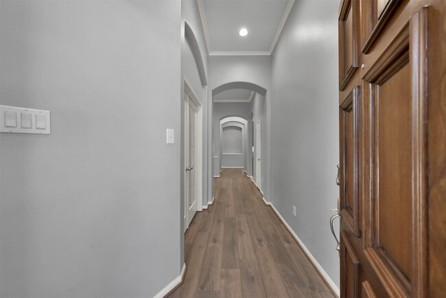 Building Photo - 7 S Hawthorne Hollow Cir