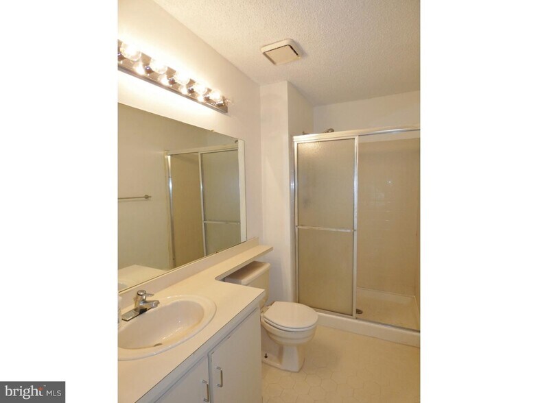 Building Photo - 12 Holly Ct