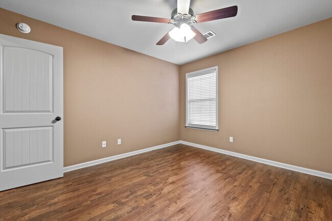 Building Photo - 2009 Ingleside Dr