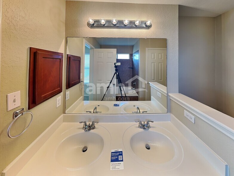 Building Photo - 11766 Wayward Daisy