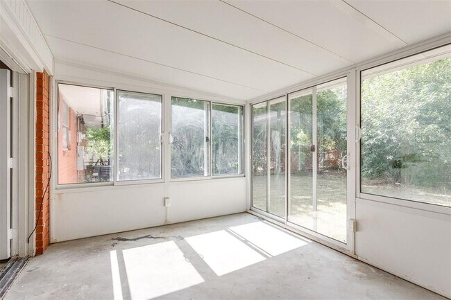Building Photo - 2908 SW 62nd St