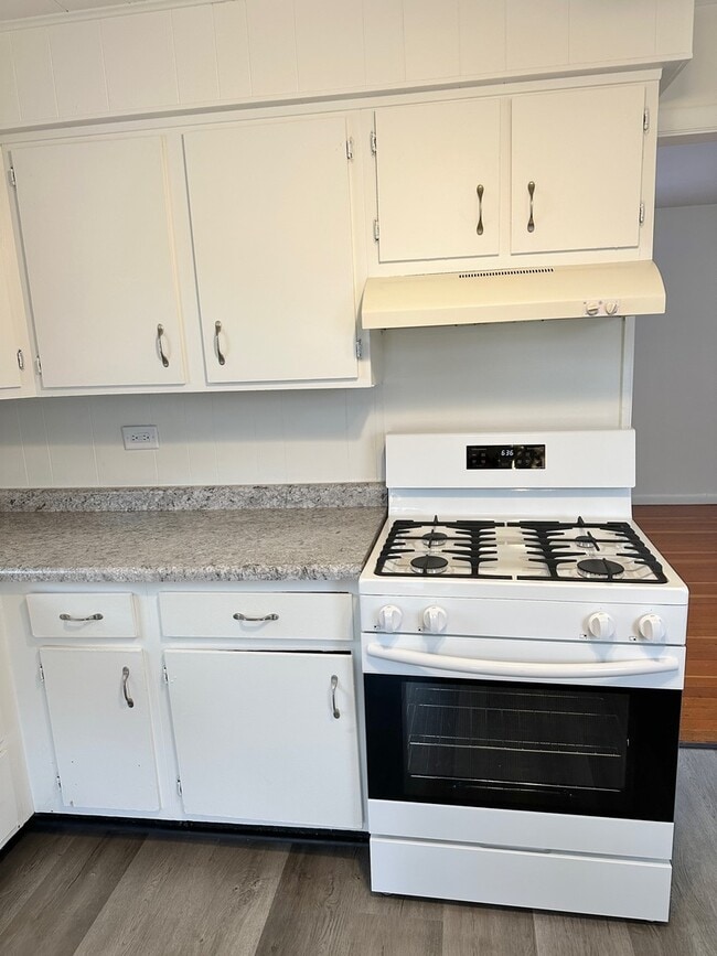 Building Photo - 858 Clay St