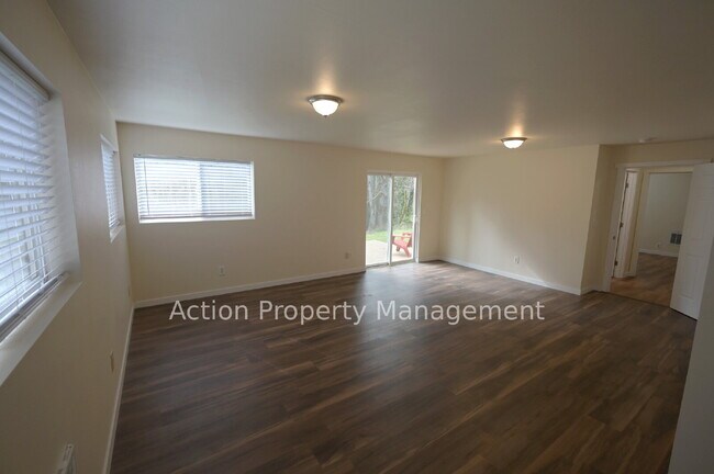 Building Photo - Updated Single-Level Home with Spacious Interior & Covered Parking