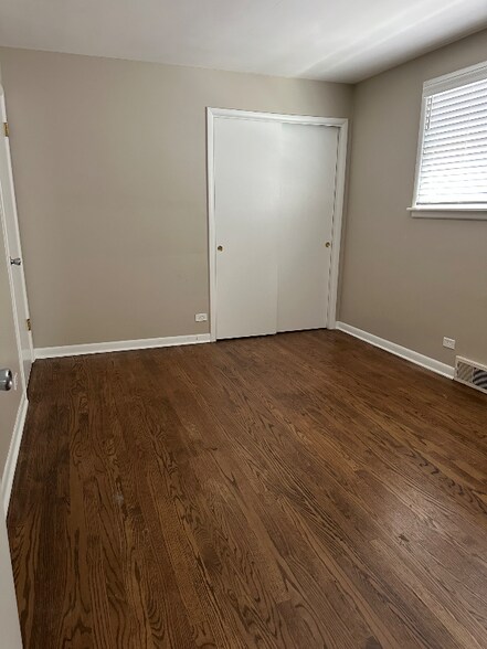 Building Photo - 953 Burton Ave