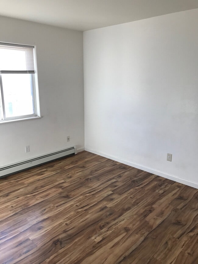 Bedroom 2 - 492 Coronado Way