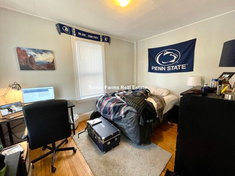 Building Photo - 38 Cherry St