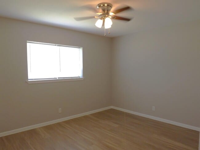 Building Photo - 1211 Mulberry Dr