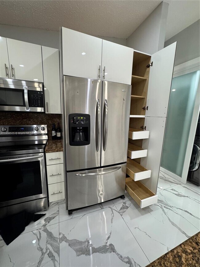 Building Photo - 8701 NW 109th Terrace