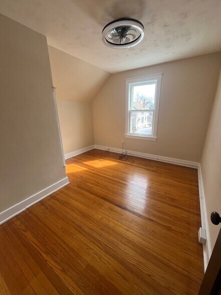 Bedroom 1 - 40 Virginia St