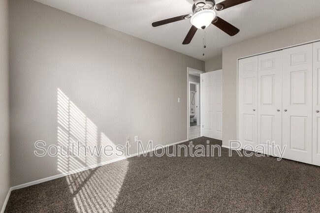 Building Photo - 5526 E Forge Ave