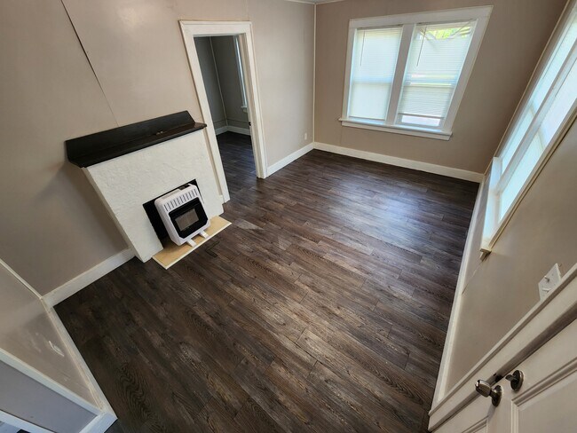 Building Photo - 315 S Stonewall Ave