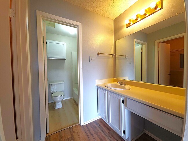 Building Photo - Get ready to fall in love with comfortable, carefree living at Courtyard Condominiums in Tyler, TX!