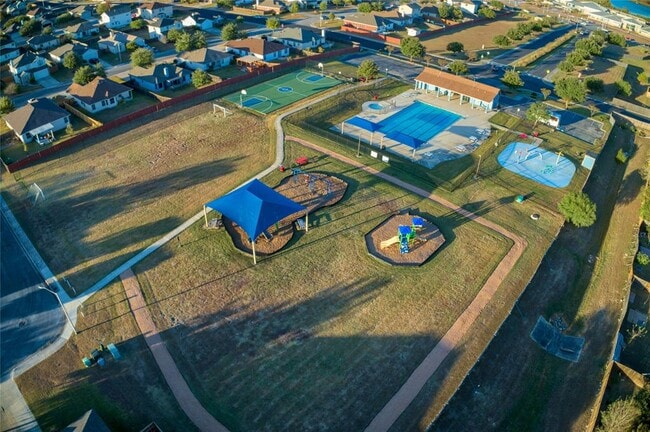 Building Photo - 328 Langely