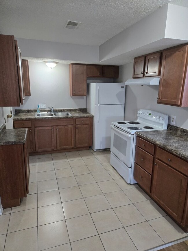 Building Photo - 4175 Webster Ave