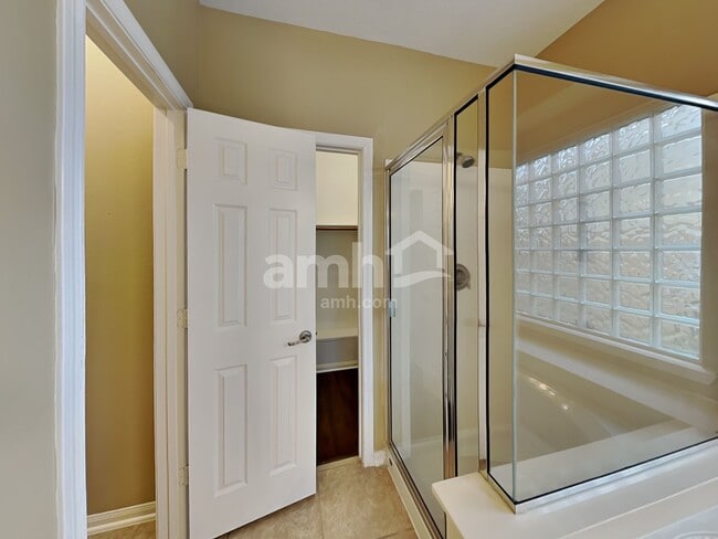 Building Photo - 25118 Auburn Terrace Dr