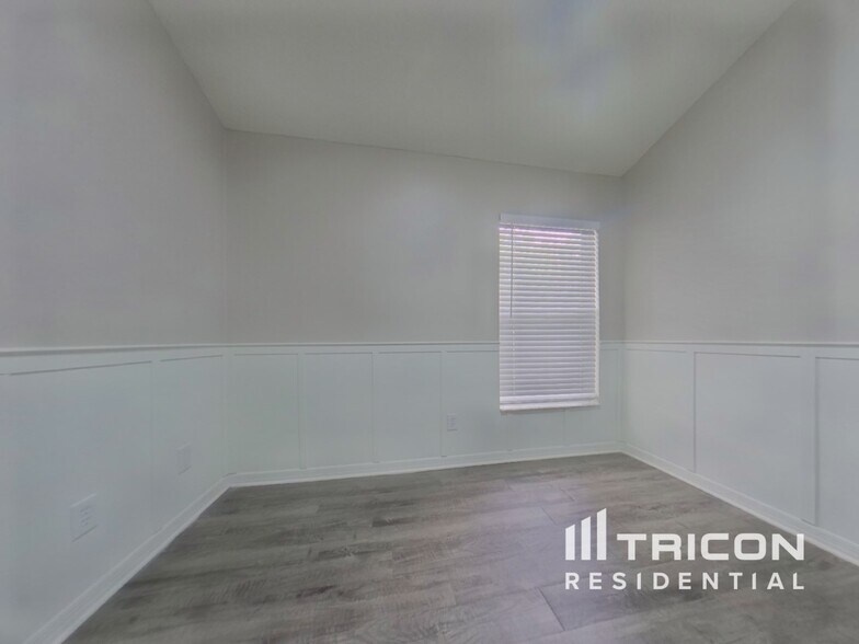Building Photo - 906 Woodcraft Dr