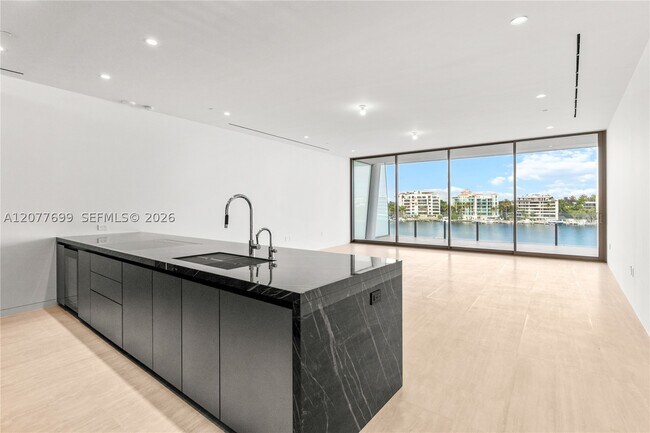 Building Photo - 5 FL-5