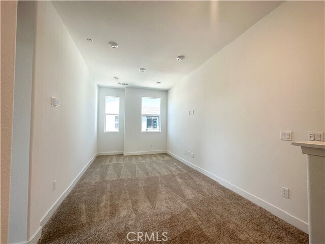 Building Photo - 322 Tank