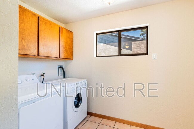 Building Photo - 2926 N Steves Blvd