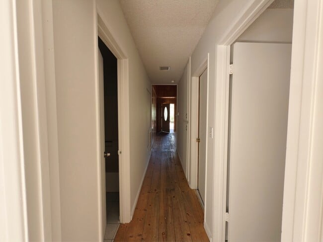 Building Photo - 31551 Wagon Wheel Dr