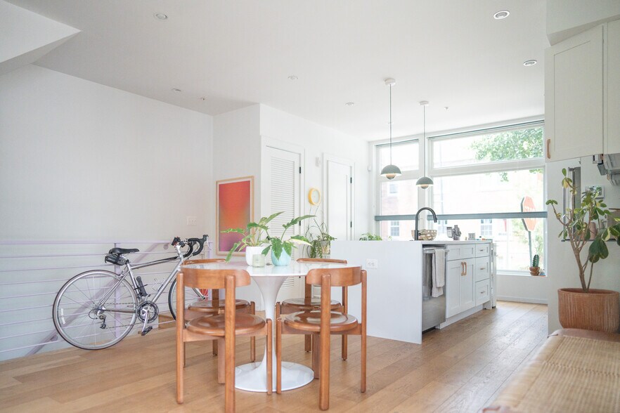 Dining/Kitchen - 1201 Kearny St NE