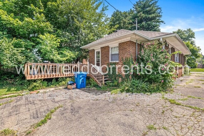 Building Photo - 5440 Carrollton Ave