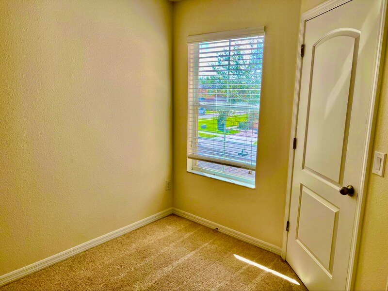 Building Photo - 1307 Priory Cir