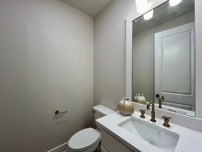 Building Photo - 7123 Alexander Dr