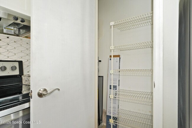 Building Photo - 240 Spring Dr