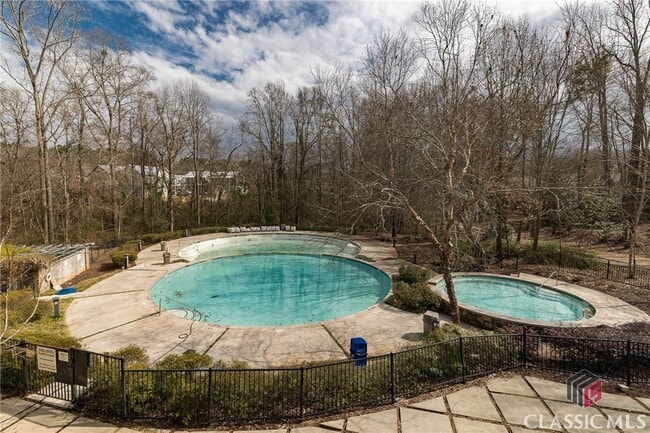 Building Photo - 490 Barnett Shoals Rd