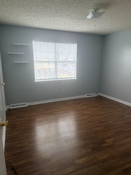 Building Photo - 9 Fonda Dr