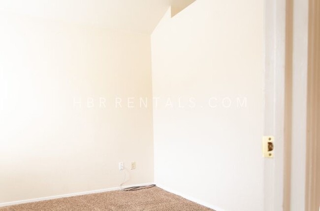 Building Photo - Charming 3-Bedroom Retreat with Cozy Fireplace in Tracy – Spacious Home with 2.5 Baths!