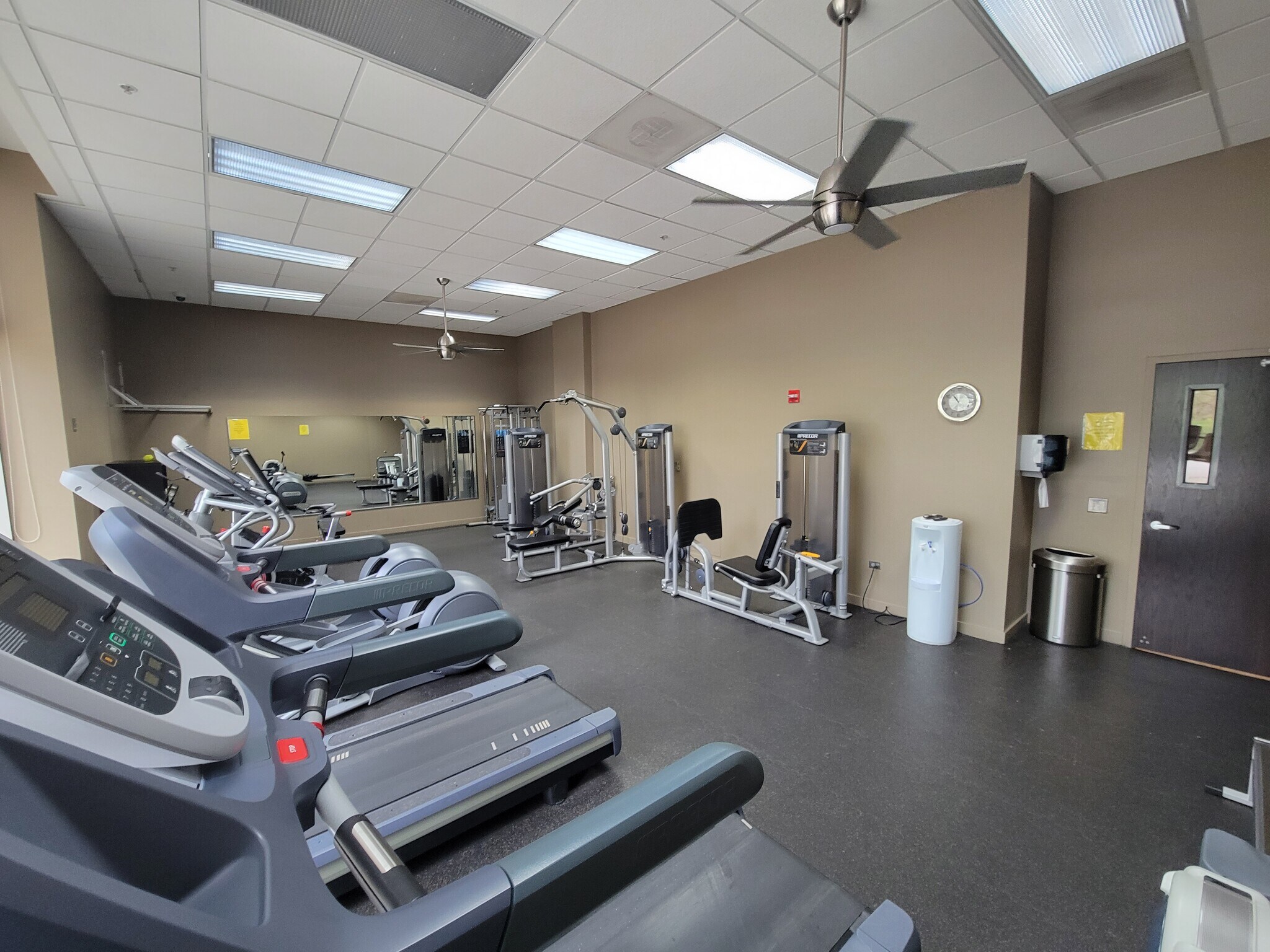 Building Photo - 645 N Kingsbury St