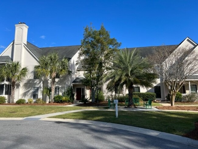 Building Photo - Great Location!! 2 Bedroom Condo