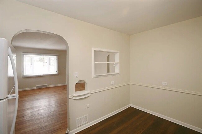 Building Photo - 1745 W Crestline Dr