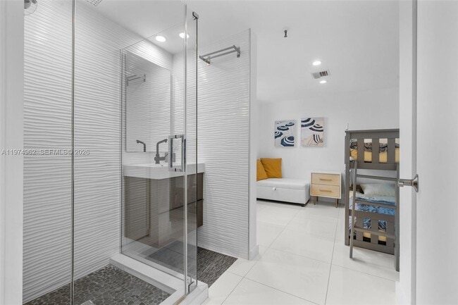 Building Photo - 445 Poinciana Island Dr