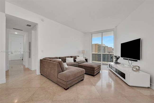 Building Photo - 16001 Collins Ave