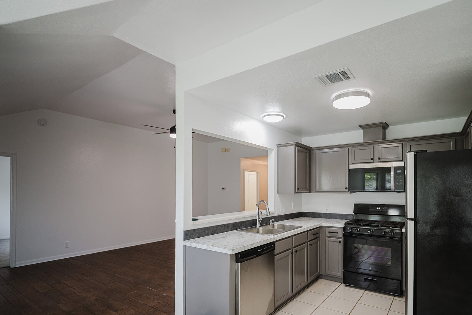 Building Photo - 810 Faircrest Dr
