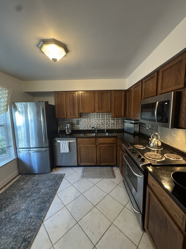 Building Photo - 5637 Independence Cir