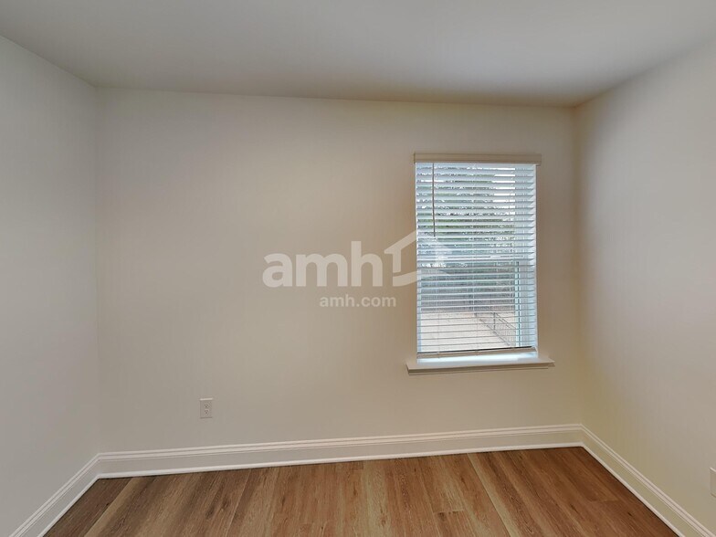 Building Photo - 5014 Twin River Dr