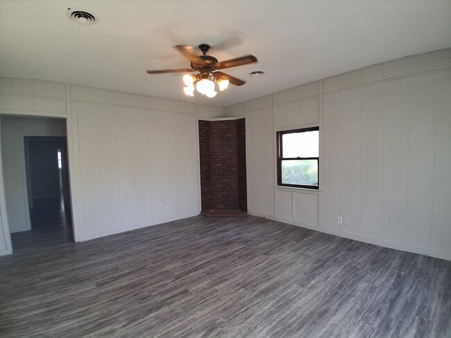 Building Photo - 904 Collett-