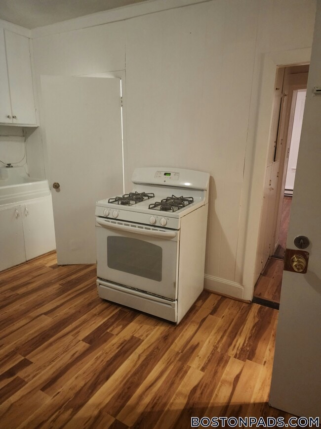 Building Photo - 49 Everett St