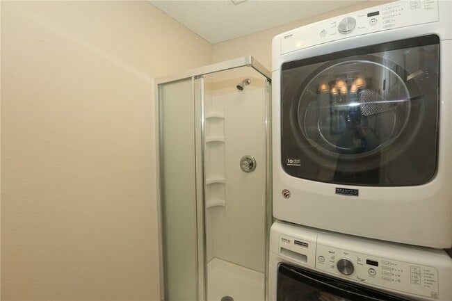 Building Photo - 39 Sheneman Dr