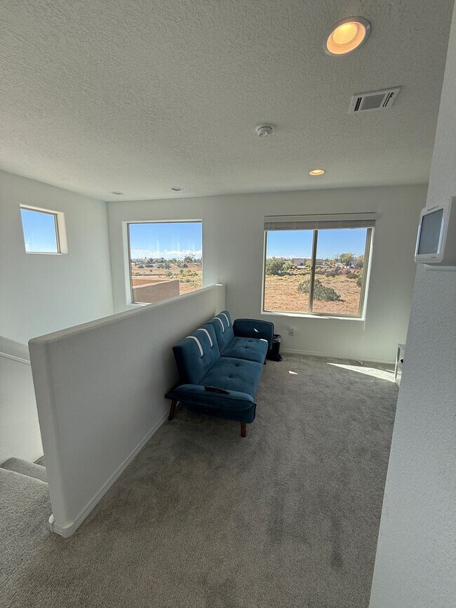 Building Photo - Villas de Los Soleras - Pristine 3 bdr, 2 1/2 bath Townhome, 2 car garage & Views!