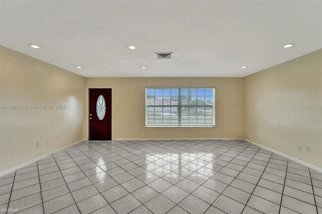 Building Photo - 3 br, 2 bath House - 561 NW 45th Ter # 0