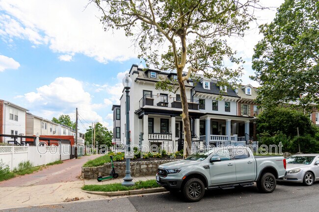 Building Photo - 616 Quebec Pl NW